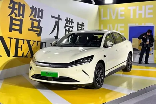 BYD Qin L 2025 thêm gói “God's Eye” C, từ 16.500 USD