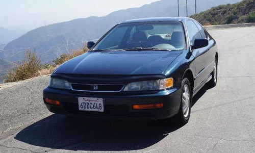 Honda Accord dùng hơn 20 năm bán được 3,4 tỷ đồng