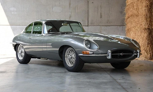 Jaguar E-Type vứt 30 năm trong rừng được "tái sinh" như mới