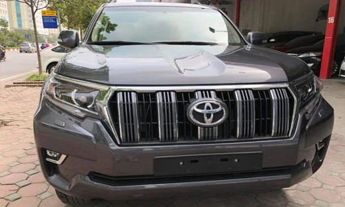 Cận cảnh Toyota Prado VX 2018 giá gần 3 tỷ tại VN