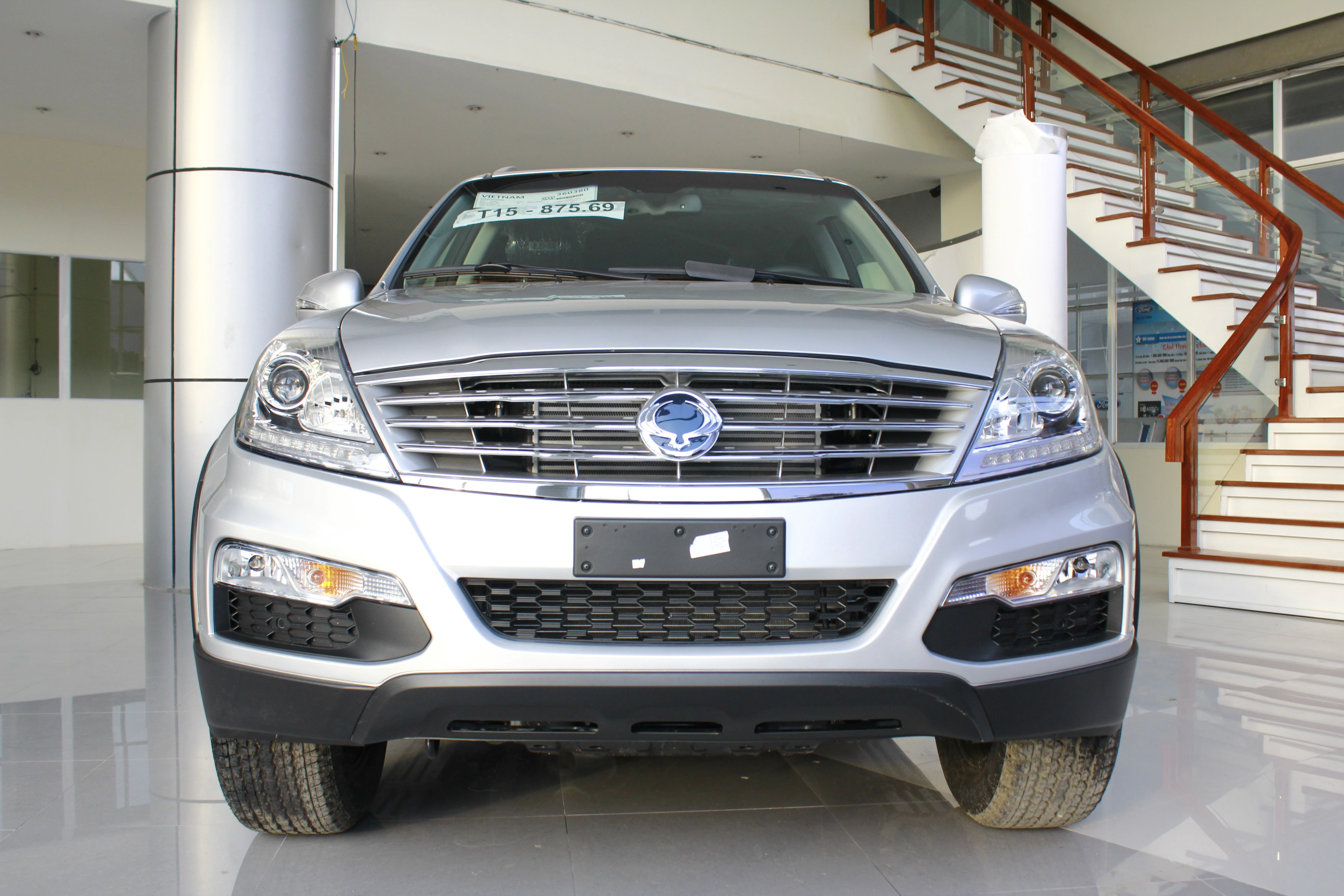 "Xế hộp" Hàn - SsangYong Rexton 2016 hơn 1 tỷ đồng tại VN