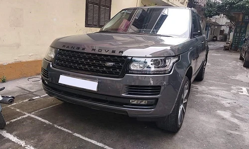 Xe sang Range Rover bị vặt gương trị giá 100 triệu ở Hà Nội 