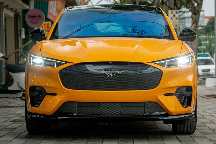 Cận cảnh Ford Mustang Mach-E GT "không uống xăng" tại Việt Nam