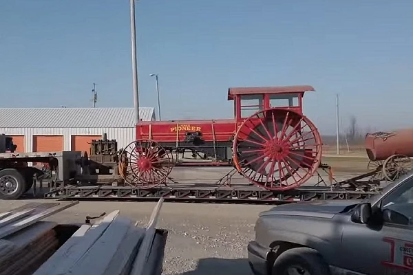 Pioneer 30-60 - máy kéo nông nghiệp 110 tuổi đắt ngang Rolls-Royce