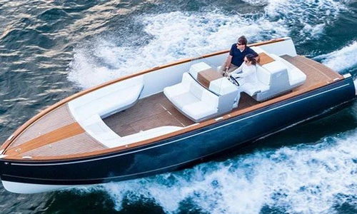 Siêu du thuyền chạy điện đầu tiên trên Thế giới