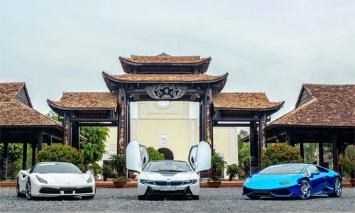Bộ ba siêu xe BMW i8, Huracan và 488 GTB tại Sài Gòn