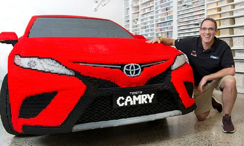 Xe Toyota Camry nặng 2 tấn làm từ 500.000 viên Lego