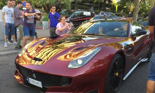 Cristiano Ronaldo lái siêu xe Ferrari F12tdf hàng hiếm