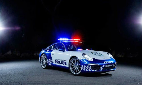 Tận mục Porsche 911 phiên bản xe cảnh sát công suất khủng