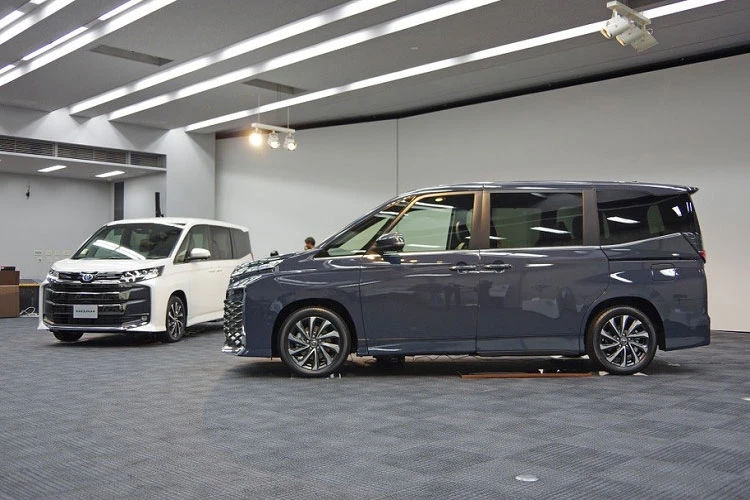 Toyota Noah và Voxy 2022 giá rẻ "cháy hàng" sau 1 tuần ra mắt