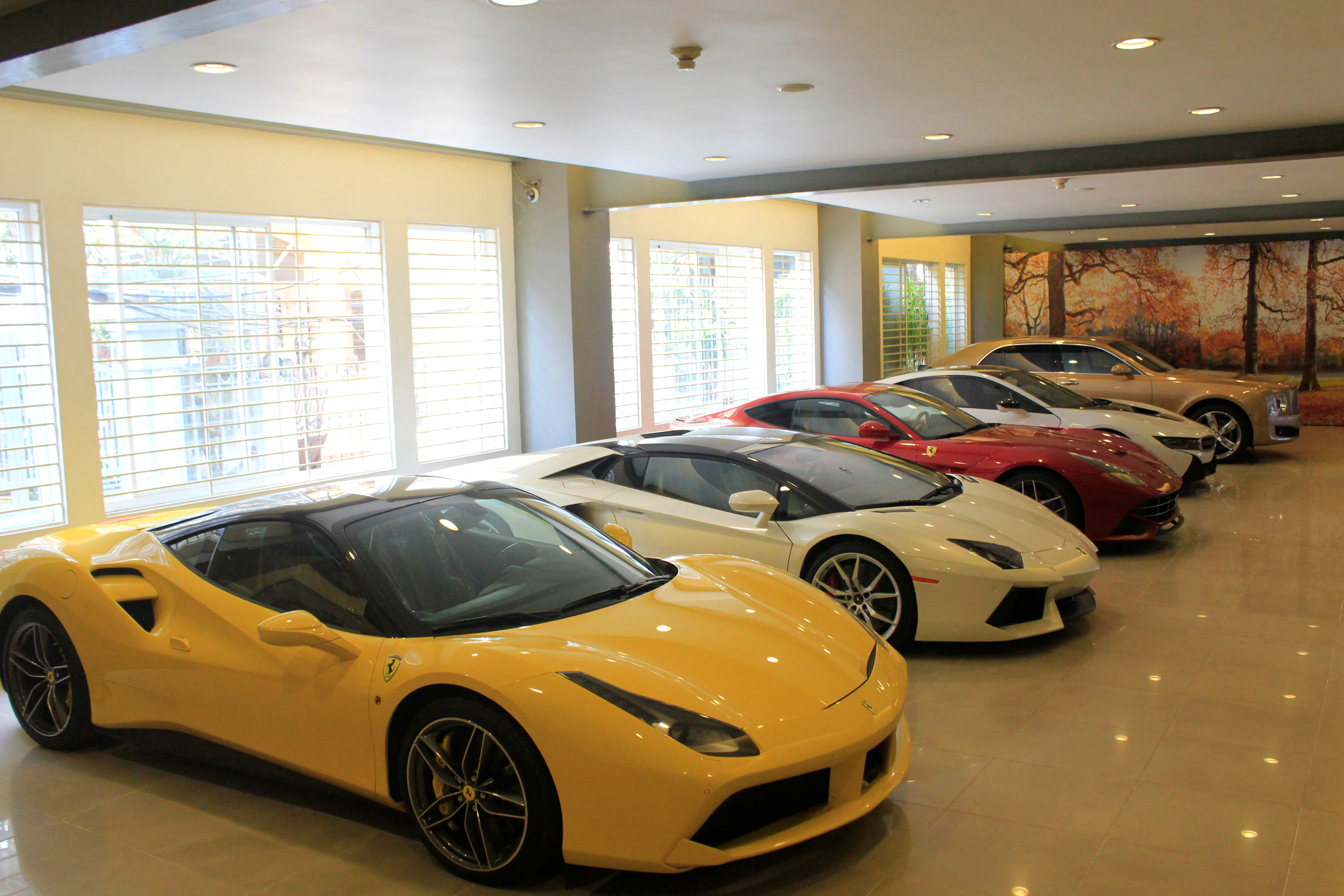 "Thiên đường" siêu xe trăm tỷ giữa lòng Hà Nội