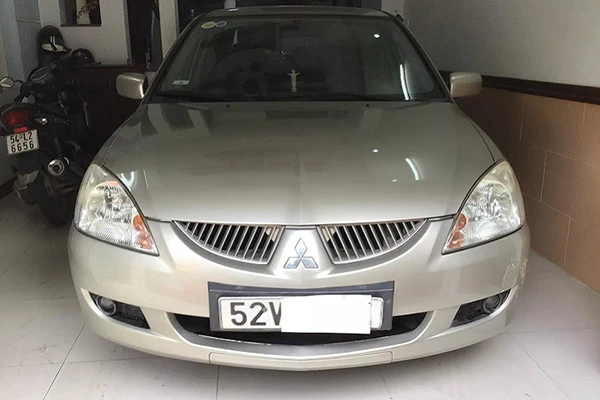 Xe Mitsubishi Lancer chạy 17 năm, bán 180 triệu ở Sài Gòn