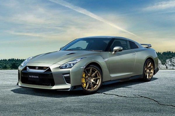 Nissan GT-R 2022 từ 2,23 tỷ đồng, muốn mua phải... bốc thăm