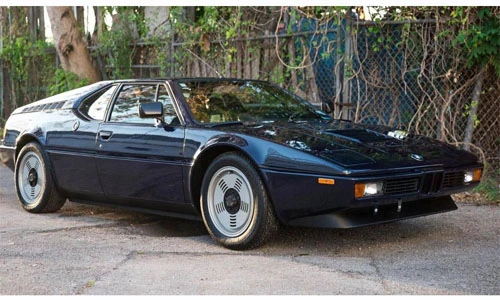 "Xế cụ" BMW M1 đắt ngang hai siêu xe Ferrari đập hộp