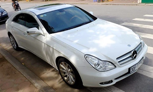 Mercedes-Benz CLS 300 dùng 10 năm thét 685 triệu tại Hà Nội 
