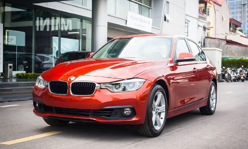BMW 320i giảm 275 triệu tại Việt Nam - rẻ nhất phân khúc