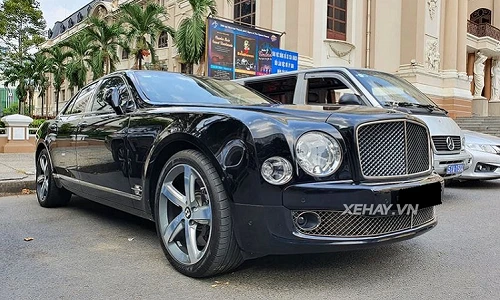 “Chạm mặt” Bentley Mulsanne Speed đen huyền bí tại Sài Gòn