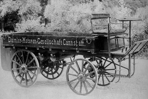 Daimler của Mercedes chế tạo xe tải đầu tiên trên thế giới