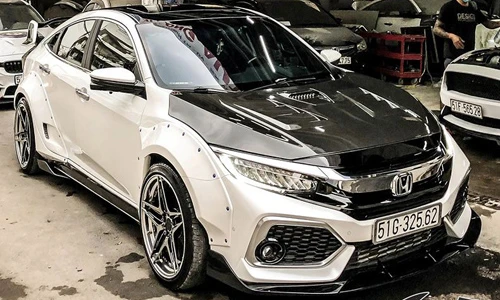Thợ Sài Gòn độ Honda Civic mới phong cách siêu xe