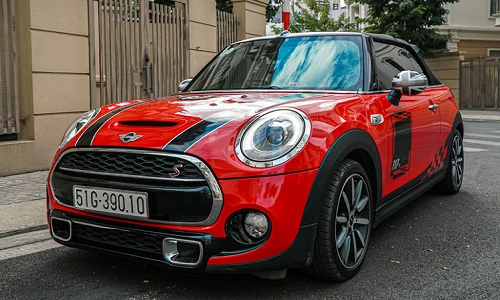 "Soi" MINI Cooper S mui trần hơn 1,7 tỷ ở Sài Gòn 