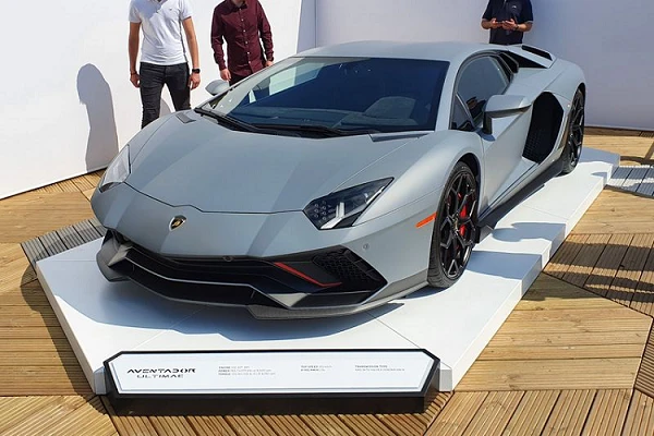 Lamborghini Aventador Ultimae V12 "trùm cuối" chào hàng dân chơi