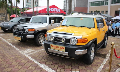 Dạo quanh chợ trời xe hơi Hà Nội “săn xế độc“