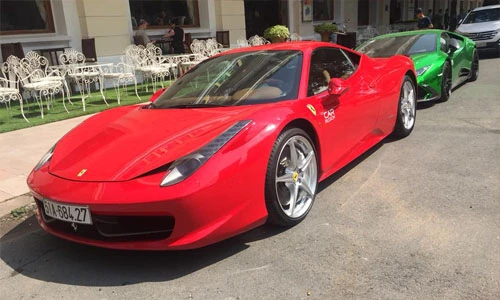 Dân chơi Sài Gòn mang siêu xe tiền tỷ "tắm nắng" cuối tuần