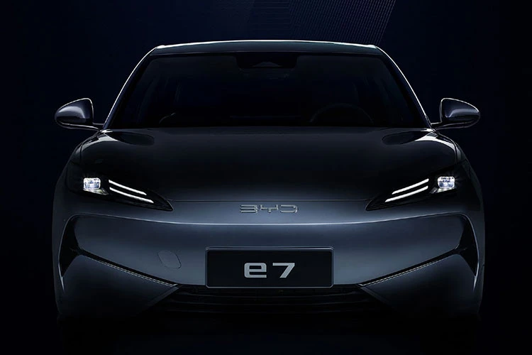 BYD e7 2025 - sedan điện giá rẻ chuyên chạy taxi của BYD