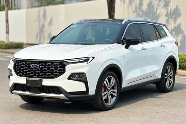 Ford Territory giảm còn 689 triệu đồng, “dọn kho” đón bản nâng cấp