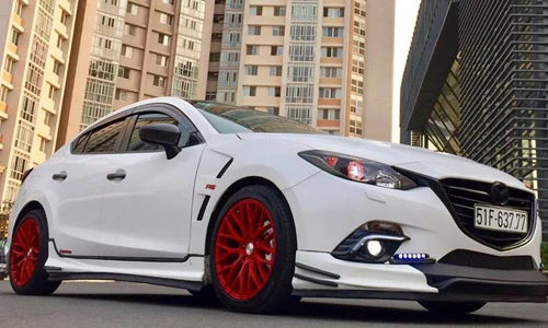 Tay chơi Sài Gòn chi 200 triệu độ Mazda3 "siêu ngầu" 