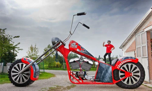 "Choáng" với xe máy khủng nhất thế giới - nặng 5,5 tấn