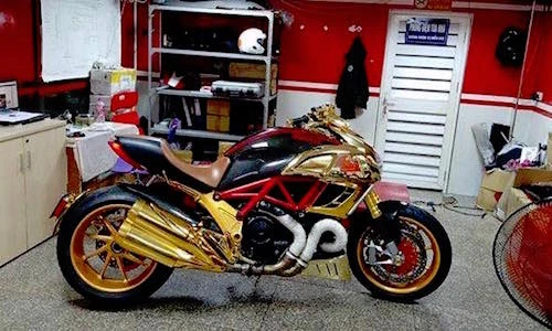 "Hàng độc" Ducati Diavel phiên bản vàng 24k tại Việt Nam