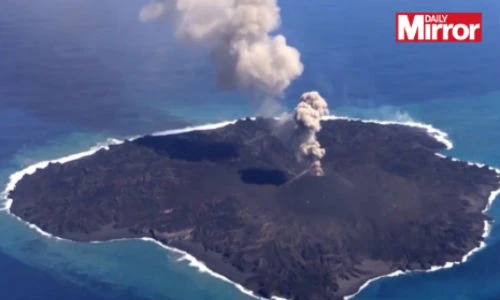Video núi lửa phun trào mãnh liệt giữa lòng đại dương