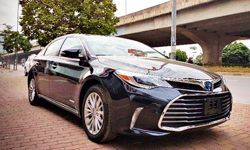 Cận cảnh Toyota Avalon Limited giá 2,56 tỷ tại VN