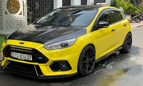 Dân chơi Sài Gòn chi 400 triệu đồng độ Ford Focus