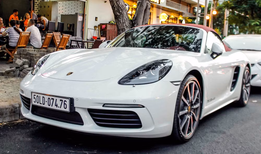 “Hàng hiếm” Porsche 718 Boxster 4,57 tỷ đồng tại VN 