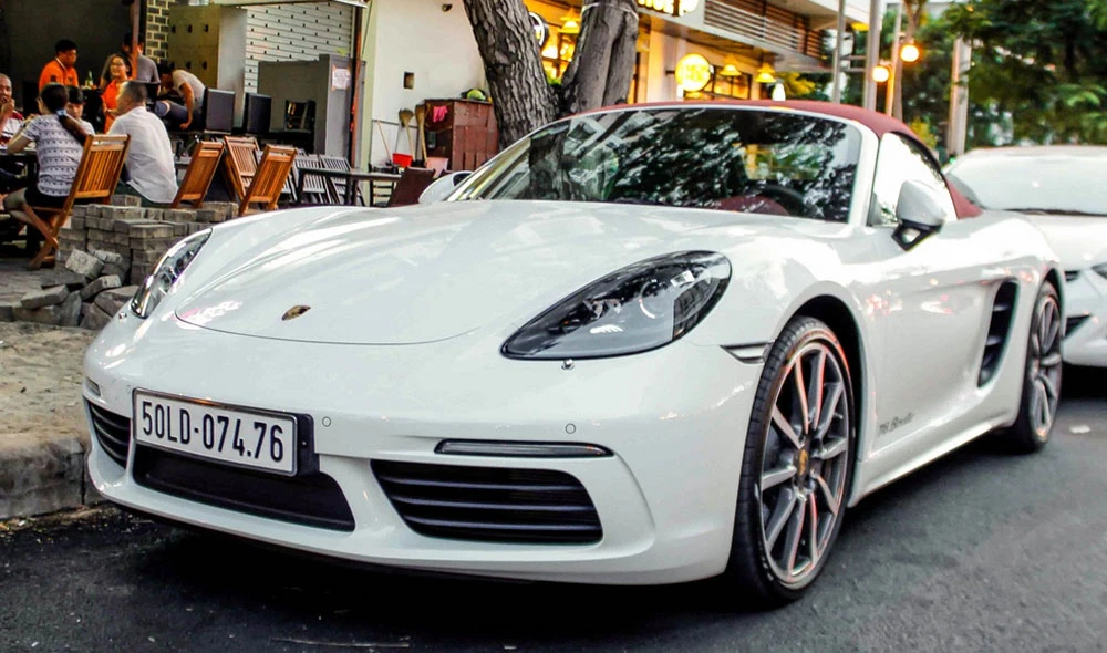 “Hàng hiếm” Porsche 718 Boxster 4,57 tỷ đồng tại VN 