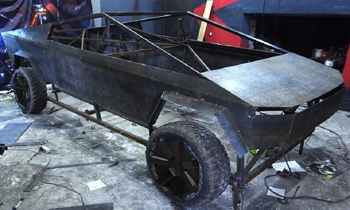 Dân chơi Nga tự sản xuất xe bán tải Tesla Cybertruck