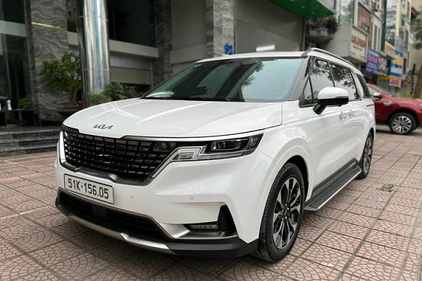 Kia Carnival 2022 "lướt" bán 1,62 tỷ, đắt ngang xe mới ở Sài Gòn
