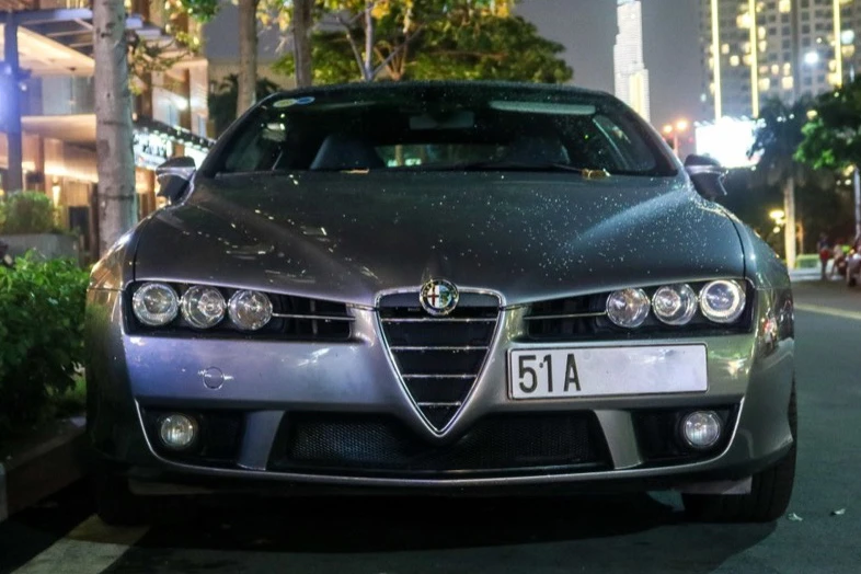 "Soi" Alfa Romeo Brera độc nhất Việt Nam của dân chơi Sài Gòn