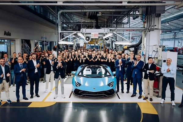 Chiếc siêu xe Lamborghini Aventador cuối cùng được sản xuất