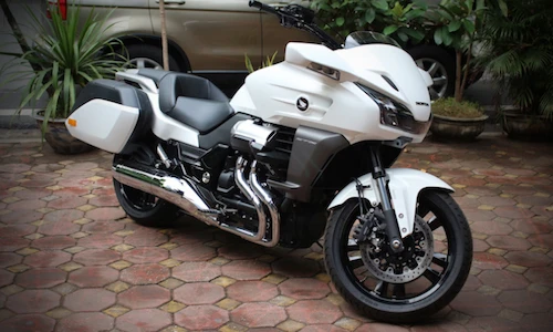 Soi “sa-lông di động” Honda CTX1300 tại Việt Nam