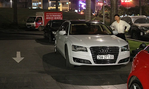 Dàn siêu xe sang “hàng khủng” rầm rộ xuất hiện tại Hà Nội