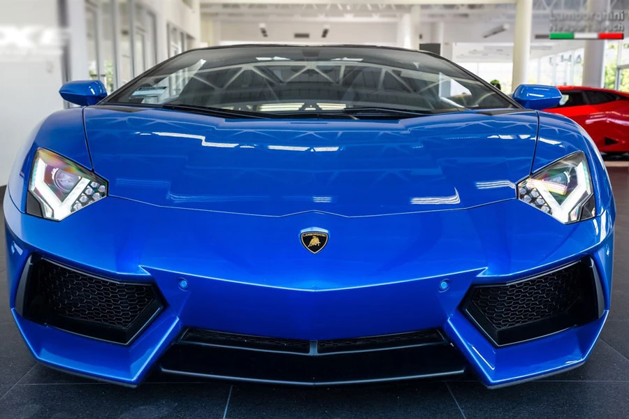 Siêu xe Lamborghini Aventador LP700-4 “màu độc” giá 34 tỷ tại VN