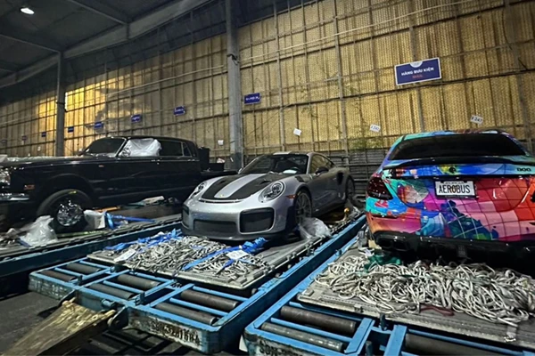 Tận thấy dàn siêu xe độc nhất thế giới về Việt Nam dự Gumball 3000