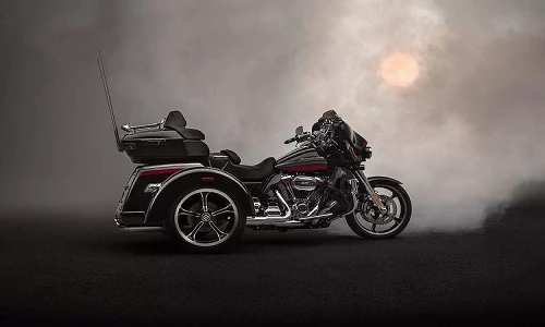 "Soi" Harley-Davidson Tri Glide CVO 3 bánh hơn 1 tỷ đồng