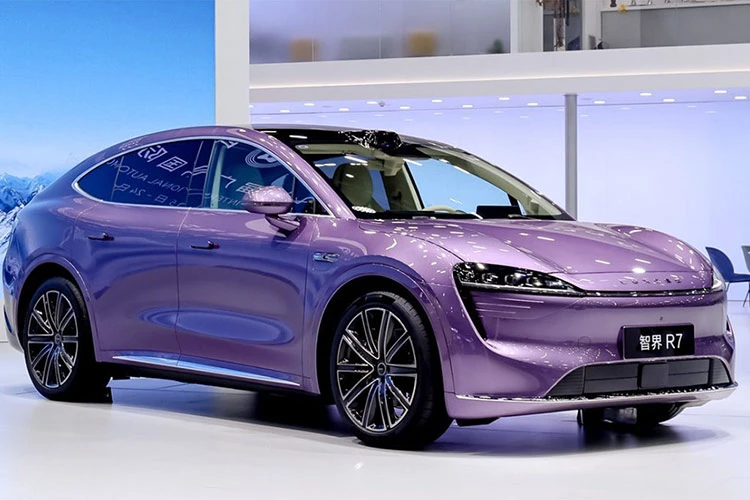 "Soi" Luxeed R7 EREV giá 818 triệu đồng của Huawei và Chery