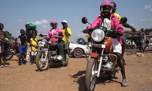 Nữ lái xe ôm tại Liberia chống cướp như thế nào?