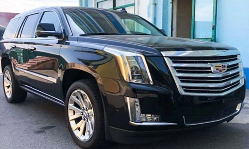 Cận cảnh Cadillac Escalade 2019 tiền tỷ ở Sài Gòn