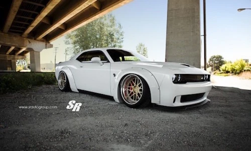 Dodge Challenger Hellcat "dữ dằn" với widebody Liberty Walk